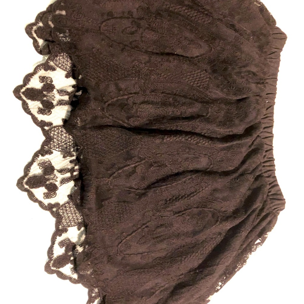 Lace villa mini skirt
